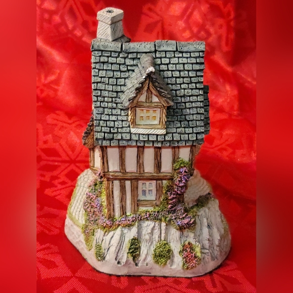 Candlemakers David Winter Cottages: Collector's Piece No. 12 - Picture 5 of 14